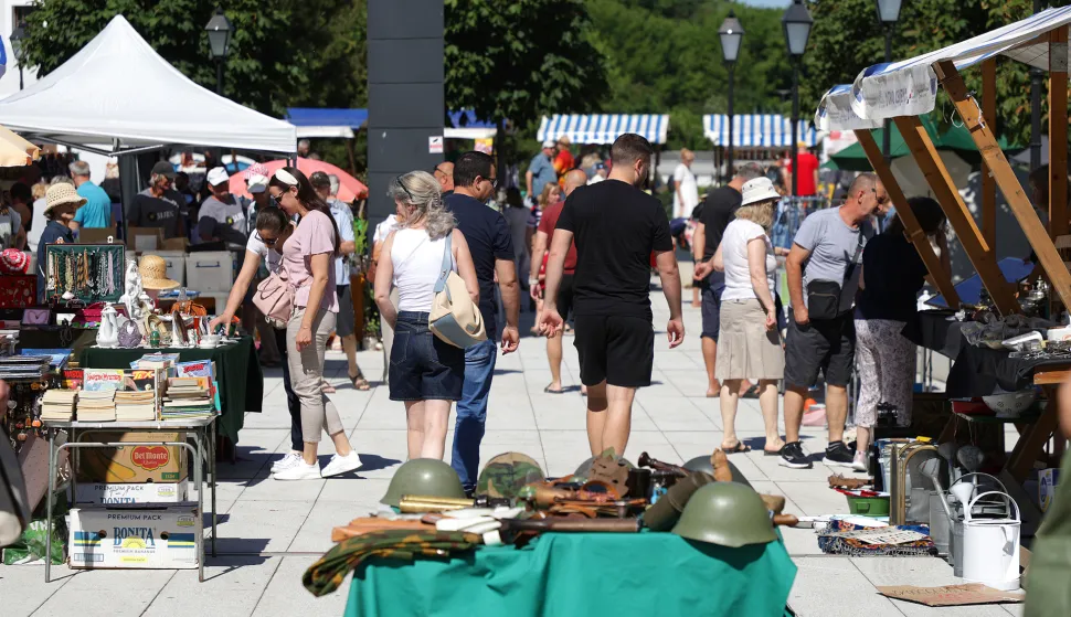Osijek, 04. 07. 2026., Trg V. Lisinskog, Sajam antikviteta, srpanj, 2026,SNIMIO BRUNO JOBST