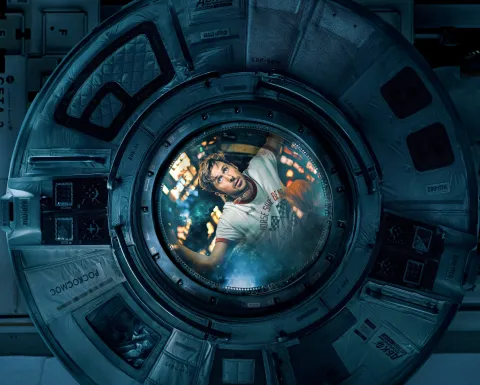 USA. Ryan Gosling in (C)Amazon MGM Studios new movie: Project Hail Mary (2026). Plot: Science teacher Ryland Grace wakes up alone on a spaceship light-years from Earth. As his memory returns, he uncovers a mission to stop a mysterious substance killing the sun, and save Earth. An unexpected friendship may be the key. Ref:LMK106-J11649-040326 Supplied by LMKMEDIA. Editorial Only. Landmark Media is not the copyright owner of these Film or TV stills but provides a service only for recognised Media outlets. pictures@lmkmedia.com Photo: Supplied by LMK/ipa-agency.net/IPA
