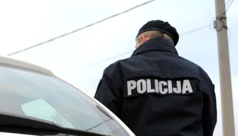 ?MUCICI,30.01.2011.CRNA KRONIKAMUCICI ODVOJAK ZA BRECE TEKA PROMETNA NESRECA SUDJELOVALI KOMBI POLICIJE CITROEN JUMPER I MOTOR DUCATI, TEKO OZLJEDEN MOTOCIKLIST OCEVID OBAVILI DJELATNICI POLICIJE (POLICIJA, OCEVID, MOTOR, KOMBI....)SNIMIO SERGEJ DRECHSLER------3st