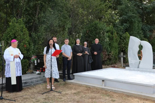 đakovoBlagoslov grobnice za nerođene - govori Kristina KarajkoRujan 2026.