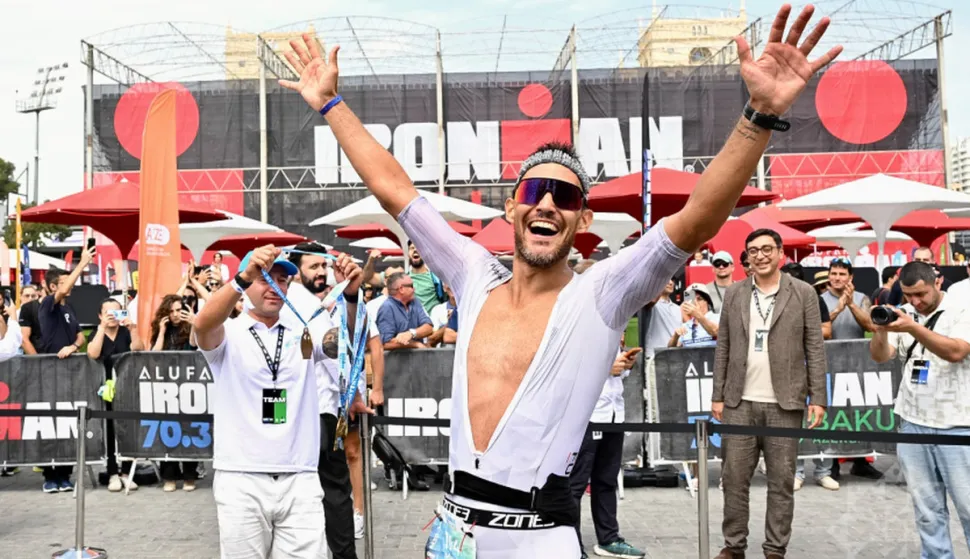 Matej Jukić na cilju utre Ironman, Baku, Azerbaijan
