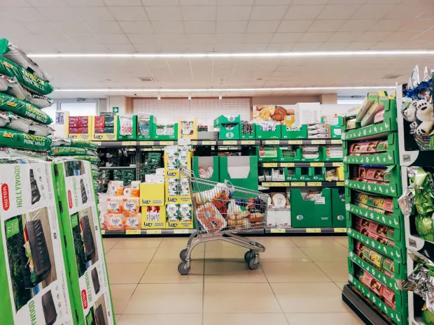 TRGOVINA &Scaron;OPING PRODAJA VRTNE POTREP&Scaron;TINE