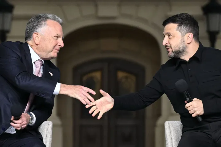 TOPSHOT - Ukraine's President Volodymyr Zelensky (R) shakes hands with US Special Envoy Steve Witkoff (L) during a joint press conference following their talks in Kyiv on September 6, 2026, amid the Russian invasion of Ukraine. US envoy Steve Witkoff said he and fellow emissary Jared Kushner held "important" talks on September 6, 2026 with Ukrainian President Volodymyr Zelensky on ending the war with Russia -- but offered no sign of a breakthrough. (Photo by Genya SAVILOV/AFP)