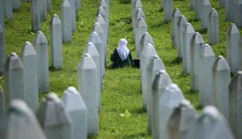 11.07.2023., Sarajevo, Bosna i Hercegovina - Tisuce ljudi stiglo je danas u Potocare na obiljezavanje 28. godisnjice genocida u Srebrenici. Photo: Armin Durgut/PIXSELL