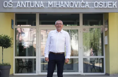 Osijek, 07. 09. 2026., O&Scaron; Antuna Mihanovića, &scaron;kolska godina 2026/27, prvi dan &scaron;kole, osnovna &scaron;kola, učenici, učenice, Josip Mandurić - ravnateljSNIMIO BRUNO JOBST