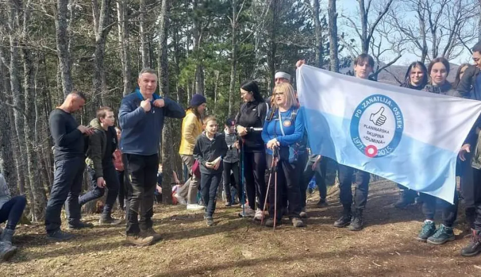 PLANINARSKO DRU&Scaron;TVO ZANATLIJA NA PAPUČKIM JAGLACIMA