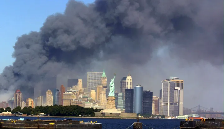 1309, 2001.FKM11-20010912-NEW YORK, UNITED STATES: The Statue of Liberty(centre) pictures against a backdrop of Manhatten late Tuesday 11th September 2001 as a thick pall of smoke continues to dominate the skyscraper skyline following the suicide plane attacks on the twin towers of the World Trade Centre. EPA PHOTO-DPA-HUBERT MICHAEL BOESL 