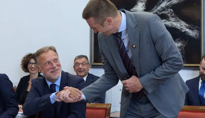 Zagreb, 08.09.2026. - U Hrvatskom saboru održana je sjednica Predsjedni&scaron;tva Hrvatskoga sabora s predsjednicima klubova zastupnika, kojoj je predsjedao predsjednik Hrvatskoga sabora Gordan Jandroković. Nakon sjednice, Jandroković je dao izjavu za novinare.Na fotografiji Gordan Jandroković, Ivan Penava.foto HINA/ Edvard &Scaron;U&Scaron;AK /es