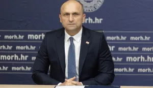 Zagreb, 9.9.2026 - Potpredsjednik Vlade i ministar obrane Ivan Anu&scaron;ić (na slici) potpisat će Ugovor o nadogradnji borbenog komunikacijskog sustava Hrvatskog ratnog zrakoplovstva s potpredsjednikom prodaje za mrežne infrastrukturne sustave tvrtke Thales Group Christopheom Labertyjem i predsjednik Uprave tvrtke Oda&scaron;iljači i veze Denisom Nikolom Kuli&scaron;ićem.Foto Hina/ Dario GRZELJ/ dag