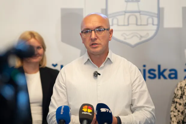 Osijek, 9. 9. 2026., Ugovori za postavljanje semafora u u jedinicama lokalne samoupraveDominik Knežević; semafori; ugovori; općine; županija; promet; sigurnost; ulaganje