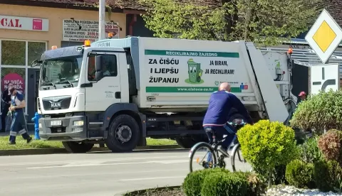 Odvoz otpada u Županji, svibanj 2022.snimila Marija Le&scaron;ić Omerović