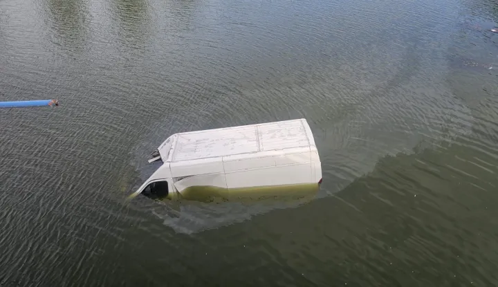 Kombi sletio u Bosut s mosta kod Podgrađa 