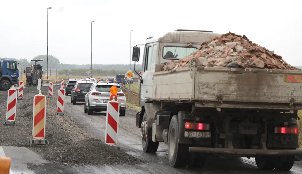 Gužve kod Nemetina sve veće, građani pitaju Hrvatske ceste: Za&scaron;to nije aktivirana alternativa?
