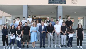Od medicinskih sestara do kuhara: 17 srednjo&scaron;kolaca dobilo stipendije za deficitarna zanimanja