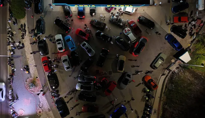 Policija je tijekom vi&scaron;ednevnog neprijavljenog automobilskog okupljanja, tzv. car meetova na Krku i u Rijeci, kontinuirano postupala, utvrđeno je 365 prekr&scaron;aja te je spriječena eskalacija i nije do&scaron;lo do naru&scaron;avanja javnog reda i mira većeg intenziteta, poručili su u nedjelju iz primorsko-goranske policije.