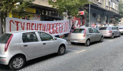 Beograd, 13.09.2026. - Studentski pokret u nedjelju je pozvao građane da im se 14. rujna pridruže u povorci do sjedi&scaron;ta Republičkog izbornog povjerenstva (RIK) i zajedno predaju potpise za prijevremene parlamentarne izbore, raspisane 25. listopada. foto HINA/ Velimir Ilić/ tm