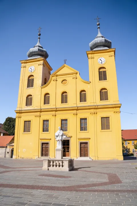 Osijek, 8. 9. 2026., Crkva Sv. Mihovila, isusovci, TvrđaSv. Mihovil; Tvrđa; isusovci; pater Ivan Matić
