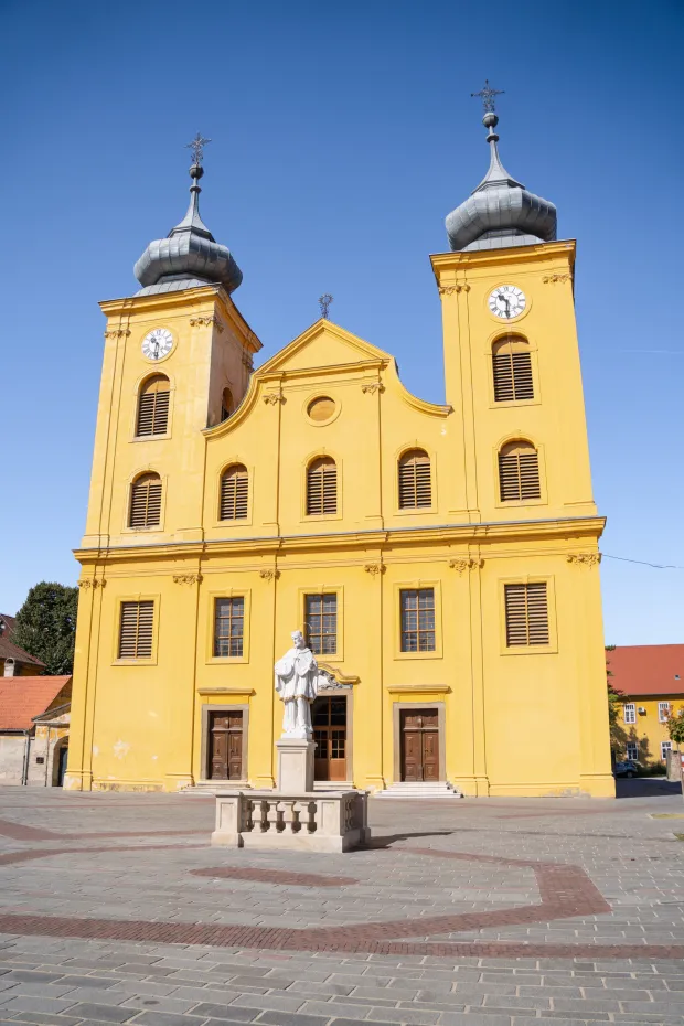 Osijek, 8. 9. 2026., Crkva Sv. Mihovila, isusovci, TvrđaSv. Mihovil; Tvrđa; isusovci; pater Ivan Matić