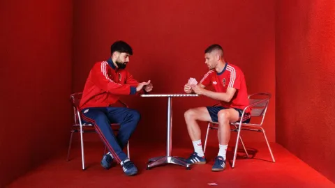 adidas je predstavio dugoočekivane nove službene domaće i gostujuće dresove hrvatske nogometne reprezentacije, prvu garnituru u sklopu dugoročnog partnerstva s Hrvatskim nogometnim savezom (HNS).