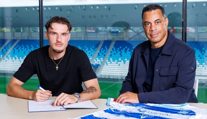 Luka Tunjić novi vezni igrač NK Osijek i Kenneth Zandvliet, sportski direktor. 