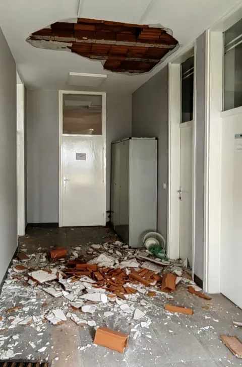 Osijek, 05. 02. 2026., Dom zdravlja Jug2, Dom zdravlja Osječko-baranjske županije, uru&scaron;avanje stropa, seljenje cijelog Doma zdravlja, naru&scaron;ena statika, ambulante ljekarna, uru&scaron;en stropSNIMIO BRUNO JOBST