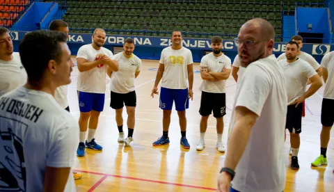 Osijek, 04. 08. 2025., Prozivka rukometa&scaron;i RK Osijek, rukomet; rukometa&scaron;; rukometa&scaron;i, rukometni klub; prozivka; Dvorana Zrinjevac; Frano VerajaSNIMILA: LAURA BUNJEVAC