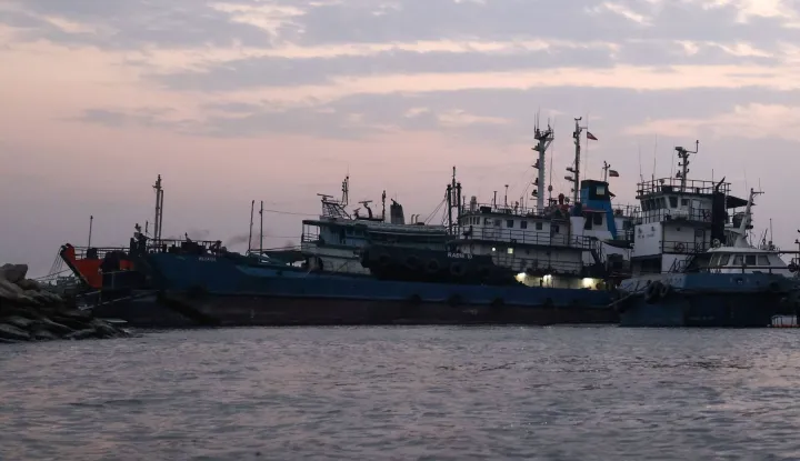 Vessels are seen anchored at the port city of Bandar Abbas overlooking the Strait of Hormuz in southern Iran on September 5, 2026. The United States said it struck and destroyed three Iranian oil tankers on September 5 in response to attempted missile attacks on naval vessels, in the latest exchange of fire since renewed hostilities flared between the foes. The new clashes, which began with US raids last week, come with both sides deadlocked in the six-month war as Iran keeps a stranglehold on the Strait of Hormuz and Washington presses its counter-blockade of Iranian ports. (Photo by Atta KENARE/AFP)/