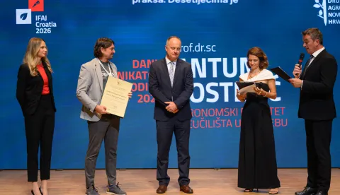 Redoviti profesor Agronomskog fakulteta Sveučili&scaron;ta u Zagrebu dr. sc. Antun Kostelić dobitnik je priznanja DANH Komunikator godine 2026. Priznanje mu je uručeno u Osijeku na svečanom otvorenju Svjetskog kongresa agrarnih novinara IFAJ, rujan 2026.