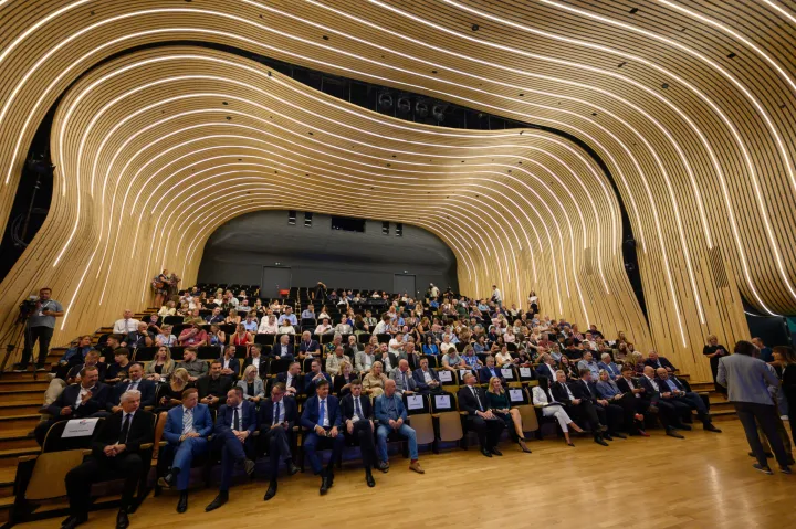 Redoviti profesor Agronomskog fakulteta Sveučili&scaron;ta u Zagrebu dr. sc. Antun Kostelić dobitnik je priznanja DANH Komunikator godine 2026. Priznanje mu je uručeno u Osijeku na svečanom otvorenju Svjetskog kongresa agrarnih novinara IFAJ, rujan 2026.