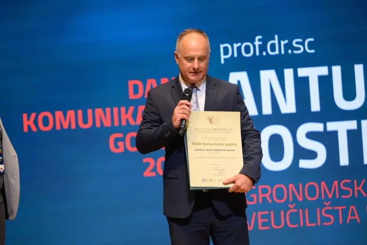 Redoviti profesor Agronomskog fakulteta Sveučili&scaron;ta u Zagrebu dr. sc. Antun Kostelić dobitnik je priznanja DANH Komunikator godine 2026. Priznanje mu je uručeno u Osijeku na svečanom otvorenju Svjetskog kongresa agrarnih novinara IFAJ, rujan 2026.