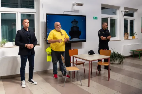 Osijek, 17. 9. 2026., Akcija Sigurno u &scaron;kolu, Auto-moto klub Slavonac i HAK u Centru za odgoj i obrazovanje Ivan &Scaron;tarkpromet; sigurnost; &scaron;kolarci; Ivan &Scaron;tark; policija; HAK; policajci; djeca; prometnice