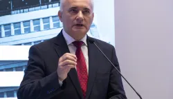 Zagreb, 17.09.2026. - Predsjednik Vlade Andrej Plenković sudjelovao je na svečanom otvorenju obnovljenih zgrada Fakulteta elektrotehnike i računarstva. Fakultet elektrotehnike i računarstva otvorit će obnovljene zgrade B i C na svome kampusu. Cjelovita obnova u iznosu od preko 50 milijuna eura bez PDV-a sufinancirana je sredstvima Europske unije iz Fonda solidarnosti, Mehanizma za oporavak i otpornost i državnog proračuna, a obuhvaćala je povr&scaron;inu od čak 18000 četvornih metara.Na slici Stjepan Laku&scaron;ić.foto HINA/ Sa&scaron;a KOLJAN/ sk