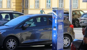 Osijek, 01. 09. 2026, Počelo postavljanje novih prakrinih automata za naplatu parkiranja u Osijeku, Županijska ulica. Ilustracija.snimio GOJKO MITIĆ