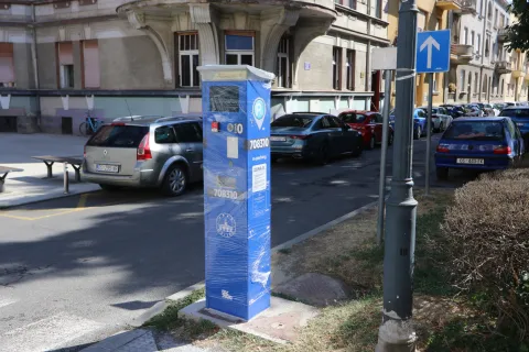 Osijek, 01. 09. 2026, Počelo postavljanje novih prakrinih automata za naplatu parkiranja u Osijeku, &Scaron;etali&scaron;te Petra Preradovića. Ilustracija.snimio GOJKO MITIĆ