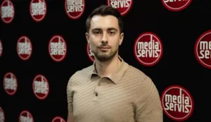 MAGAZINvoditelj programa Adrian Stavljenić u Intervjuu Media servis s Božom Filipom Markovićem naveo da AI nije samo pitanje budućnosti, nego da već sad ima velik utjecaj na na&scaron;e živote.