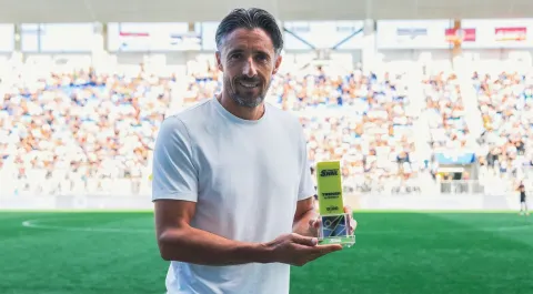 Federico Bessone, trener NK Osijek s nagradom za trenera mjeseca kolovoza s SHNL