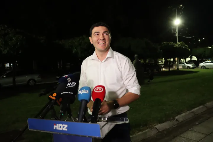 Nova Gradi?ka, 20.09.2026 - Sabina Vlaovi? iz nezavisne liste ?Nova Gradi?ka ide dalje? nova je gradona?elnica Nove Gradi?ke, prema privremenim i neslu?benim rezultatima drugog kruga izbora. Bruno Bu?i? (na slici)?estitao je Vlaovi? na pobjedi, a svoj rezultat ocijenio kao dobar.Zahvalio je gra?anima, obitelji, izbornom timu i stranci, posebno predsjedniku Vlade i HDZ-a Andreju Plenkovi?u, koji mu je, kako je rekao, dao povjerenje da s 29 godina bude kandidat. foto HINA/ Dubravka KOVA?I?/ ik