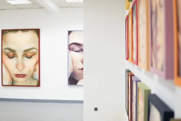 Stela Brkanić koristi portret kao unutarnji pejzaž u svojem radu