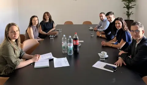 Predstavnici Vukovarsko-srijemske županije i Grada &Scaron;irokog Brijega održali su radni sastanak posvećen provedbi zajedničkog projekta "Ulaganja koja povezuju zajednicu",