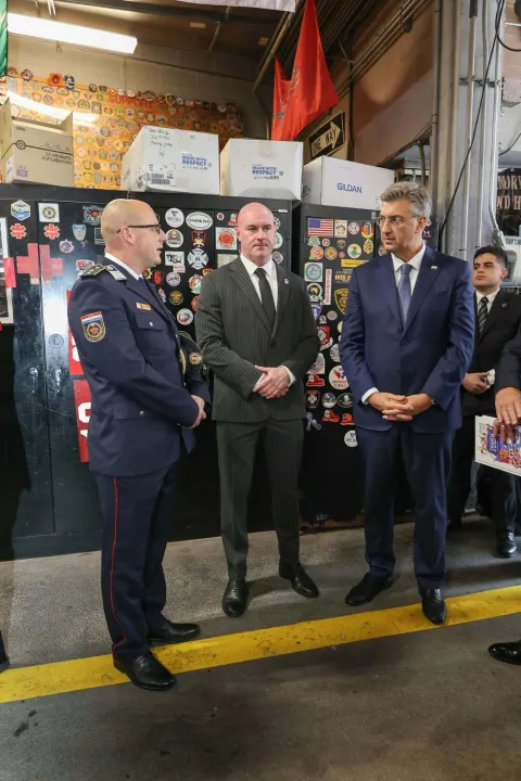 Vladimir Balentović (prvi lijevo) s premijerom u New Yorku