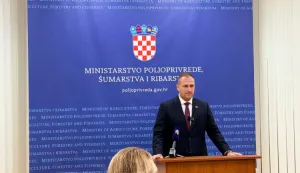 Na konferenciji za medije predstavljen je prijedlog Pravilnika o provedbi Programa potpore za provedbu jesenske sjetve u 2026. godini. Za Program je predviđeno 10 milijuna eura, a potpora bi iznosila najvi&scaron;e 70 eura po hektaru, za najmanje jedan i najvi&scaron;e 50 hektara po korisniku.