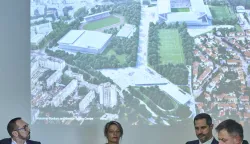 Zagreb, 24.09.2026. - Dru&scaron;tvo arhitekata Zagreb, Vlada Republike Hrvatske i Grad Zagreb predstavili su prvonagrađeni rad arhitektonsko-urbanističkog natječaja za idejno rje&scaron;enje SRC Svetice - stadion Maksimir. Rezultate je objavila predsjednica Dru&scaron;tva arhitekata Zagreb Ana Boljar, u prisutnosti predsjednika Ocjenjivačkog suda Tome Plejića te članova suda predsjednika GNK Dinamo Zvonimira Bobana, gradonačelnika Grada Zagreba Tomislava Toma&scaron;evića i ministra turizma i sporta Tončija Glavine.Na fotografiji odabrani rad za SRC Svetice.foto HINA/ Edvard &Scaron;U&Scaron;AK /es
