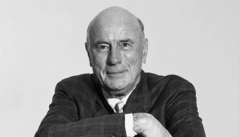 Bob Pettit, prvi dobitnik nagrade za najkorisnijeg igrača (MVP) u povijesti NBA lige, umro je u 93. godini života, objavila je u četvrtak Ko&scaron;arka&scaron;ka kuća slavnih, u koju je primljen 1971. godine.