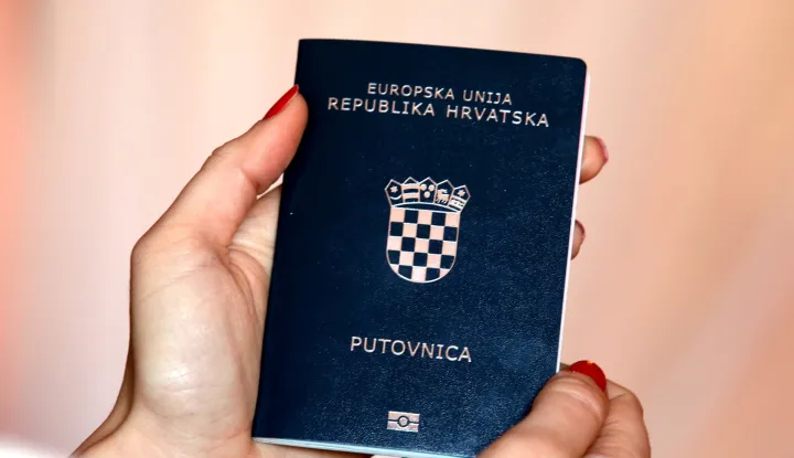30.12.2017., Sibenik - Od 01. sijecnja zahtjev za izradu nove putovnice moci ce se predati elektronskim putem. Opcija je dostupna grdjanima koji posjeduju elektonicku osobnu iskaznicu s potpisanim certifikatom, a zahtjev se predaje putem sustava e-gradjani.Photo: Dusko Jaramaz/PIXSELL