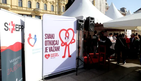 26.09.2026., Zagreb - Na Trgu bana Josipa Jelacica odrzalo se obiljezavanje Svjetskog dana srca. Ovom prigodom gradjani su mogli saznati o vaznosti prevencije kardiovaskularnih bolesti, prepoznavanju njihovih znakova i simptoma te usvajanju zivotnih navika koje cuvaju zdravlje srca. Photo: Marko Seper/PIXSELL