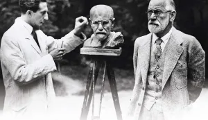 U sklopu priprema za otvorenje izložbe "Portreti epohe: Oscar Nemon i ikone 20. stoljeća" u osječki Muzej likovnih umjetnosti (MLU) u ponedjeljak, 28. rujna, iz Velike Britanije bit će dopremljeno oko 40 vrijednih umjetnina, skulptura, plaketa i medalja, koje će biti dio izložbenog postava.