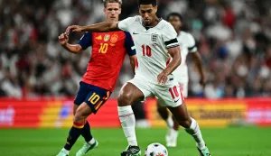 Spain's striker #10 Dani Olmo (L) vies with England's midfielder #10 Jude Bellingham (R) during the UEFA Nations League, League A - Group 3, football match between England and the Spain at Wembley Stadium in London on September 26, 2026. (Photo by Ben STANSALL/AFP)/NOT FOR MARKETING OR ADVERTISING USE/RESTRICTED TO EDITORIAL USE