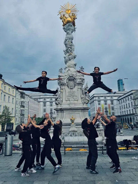 Acro Team Shine