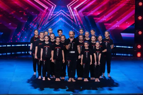 Acro team Shine