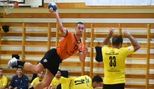 sport...vinkovci...18.09.2021.rukomet; paket 24 premijer liga, liga a; 02. kolo; spacva (narancasti) - karlovac (zuti)- 13 vignjevic marko i 21 mrljak patrik; foto Gordan Panić